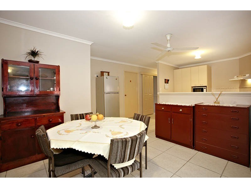 32  Bottlebrush Drive, Regents Park QLD 4118