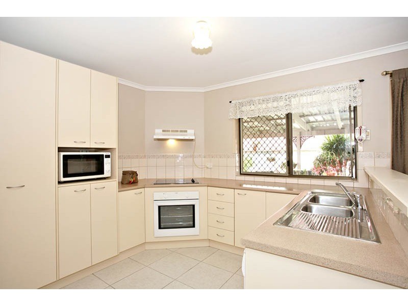 32  Bottlebrush Drive, Regents Park QLD 4118