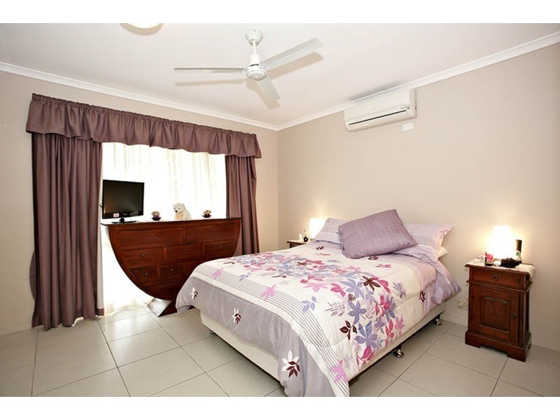 32  Bottlebrush Drive, Regents Park QLD 4118