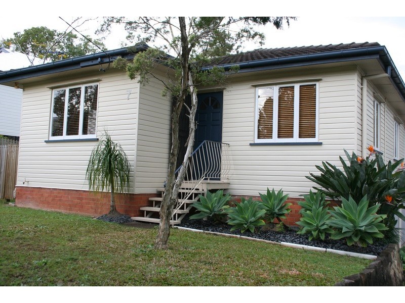 7 Wingarra Street, Yeerongpilly QLD 4105