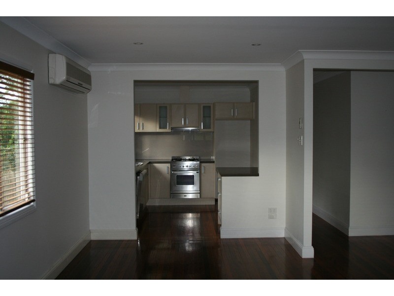 7 Wingarra Street, Yeerongpilly QLD 4105