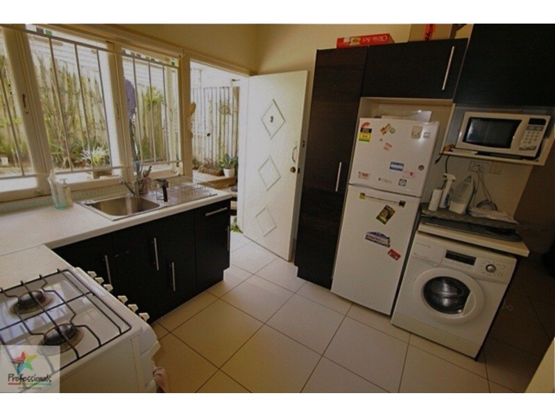 9 Lockhart Street, Woolloongabba QLD 4102