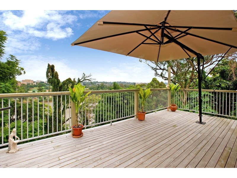 30 Derby Street, Highgate Hill QLD 4101
