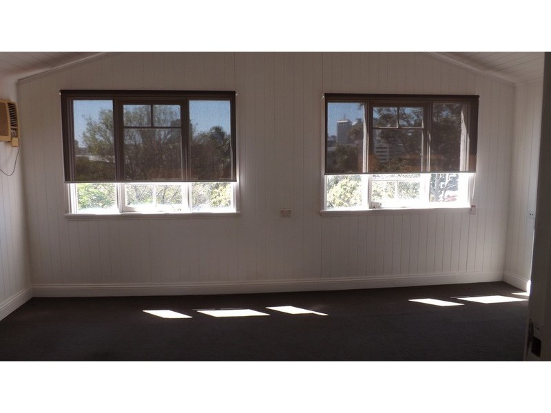 2a/2 Dorchester  Street, Highgate Hill QLD 4101