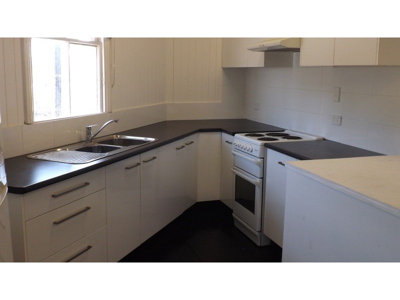 2a/2 Dorchester  Street, Highgate Hill QLD 4101