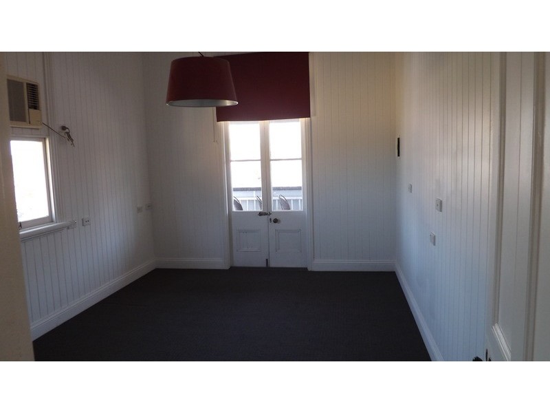 2a/2 Dorchester  Street, Highgate Hill QLD 4101