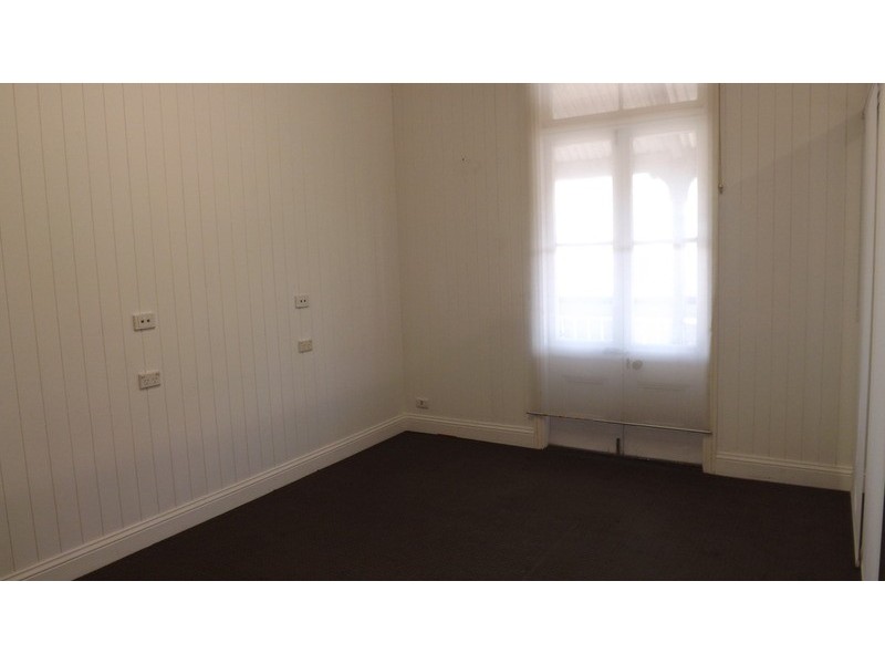 2a/2 Dorchester  Street, Highgate Hill QLD 4101