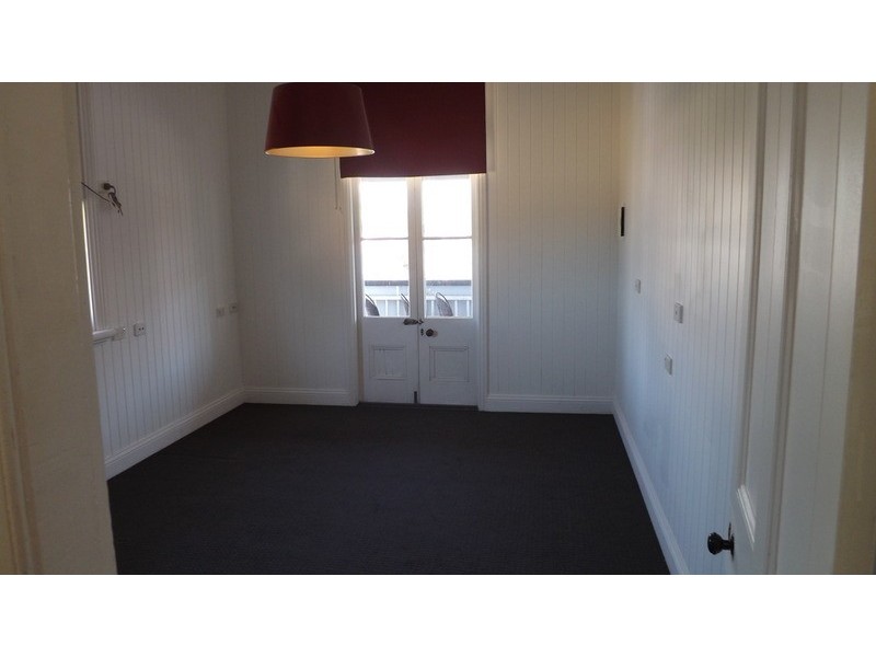 2a/2 Dorchester  Street, Highgate Hill QLD 4101