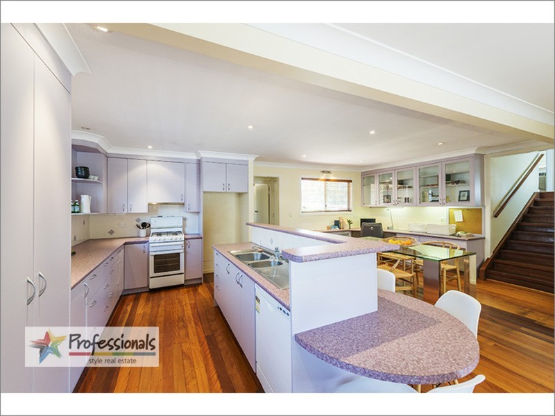 17 Reuben Street, Holland Park QLD 4121