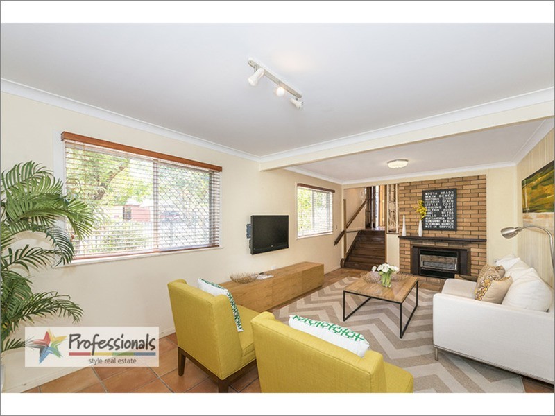 17 Reuben Street, Holland Park QLD 4121