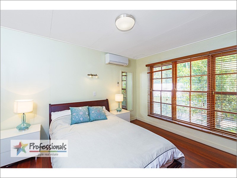 17 Reuben Street, Holland Park QLD 4121