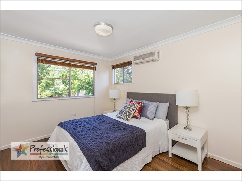 17 Reuben Street, Holland Park QLD 4121