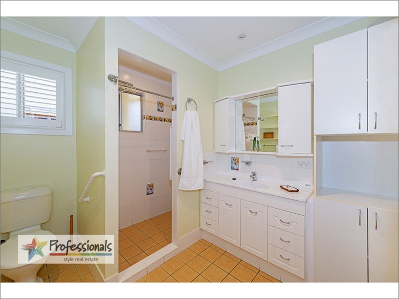 17 Reuben Street, Holland Park QLD 4121