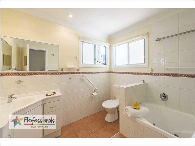 17 Reuben Street, Holland Park QLD 4121