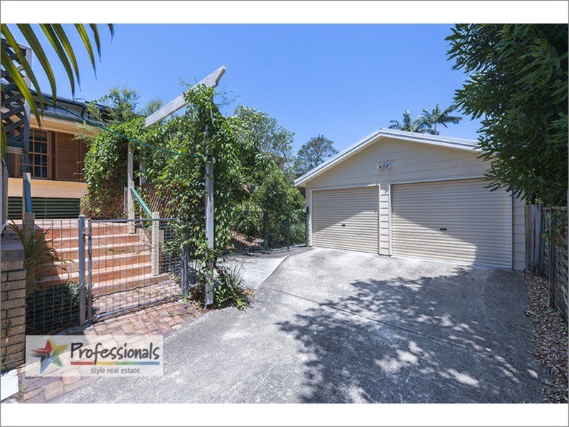 17 Reuben Street, Holland Park QLD 4121