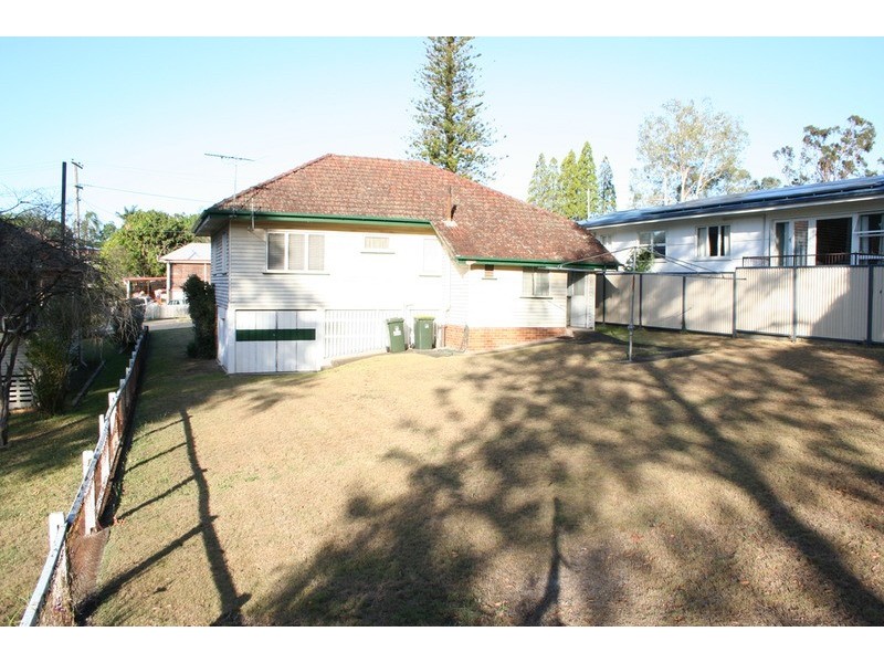 27 Hexham Street, Tarragindi QLD 4121