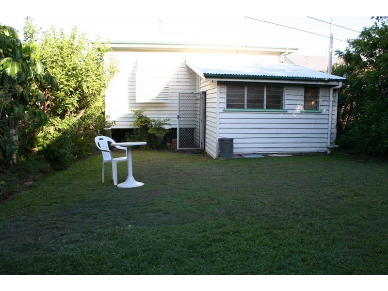 723 Logan  Road, Greenslopes QLD 4120