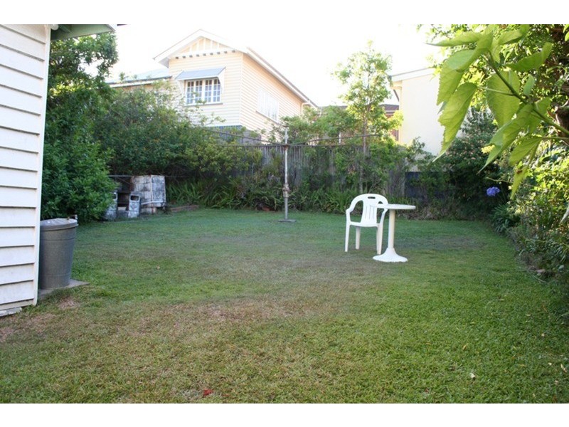 723 Logan  Road, Greenslopes QLD 4120