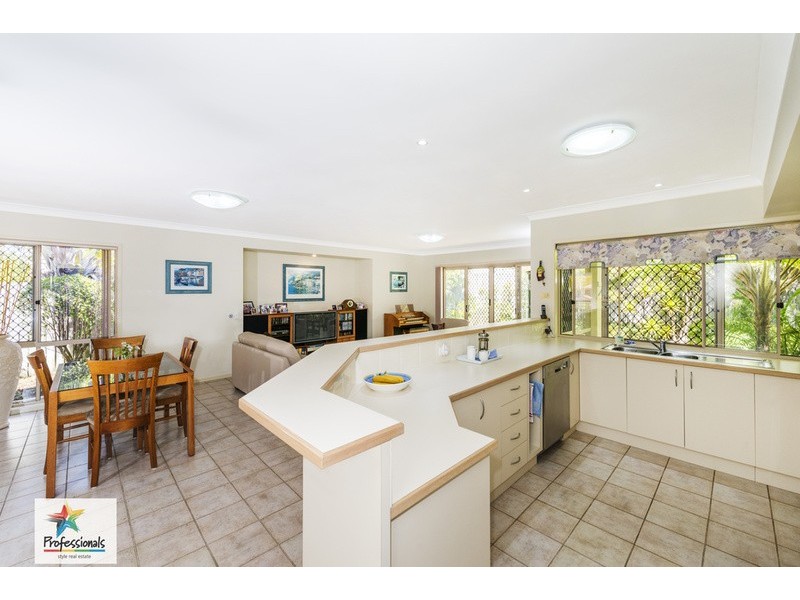 70  Golden Oak Crescent, Carindale QLD 4152
