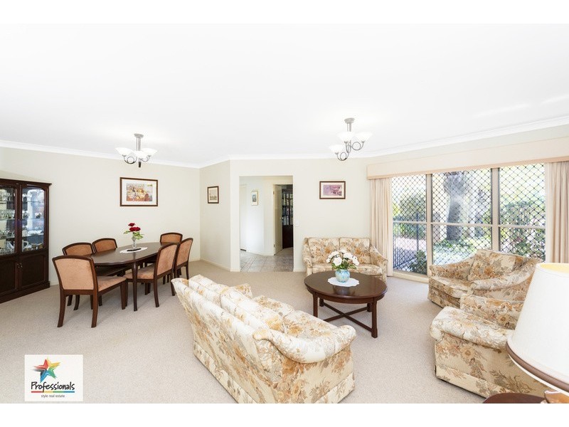 70  Golden Oak Crescent, Carindale QLD 4152