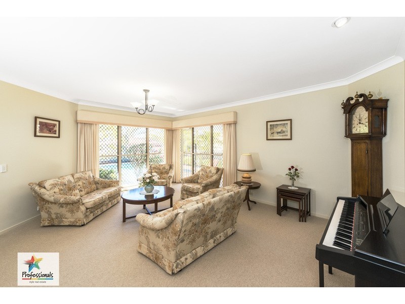 70  Golden Oak Crescent, Carindale QLD 4152