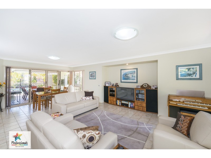 70  Golden Oak Crescent, Carindale QLD 4152