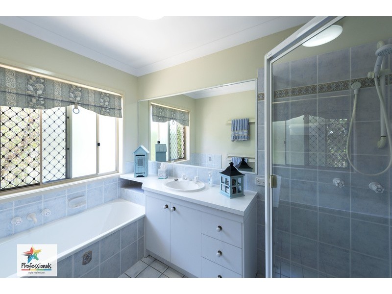 70  Golden Oak Crescent, Carindale QLD 4152