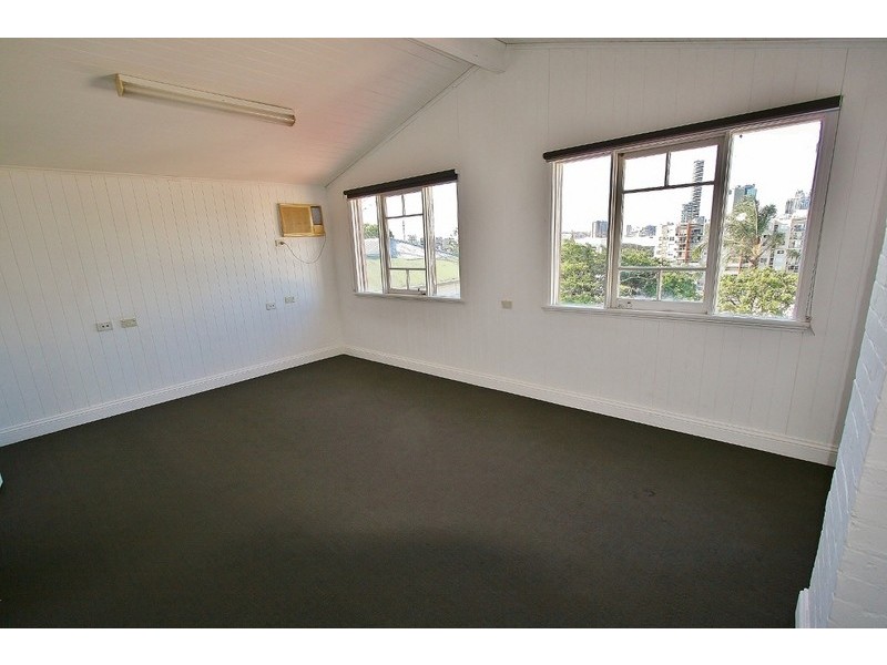 2b/2 Dorchester Street, Highgate Hill QLD 4101