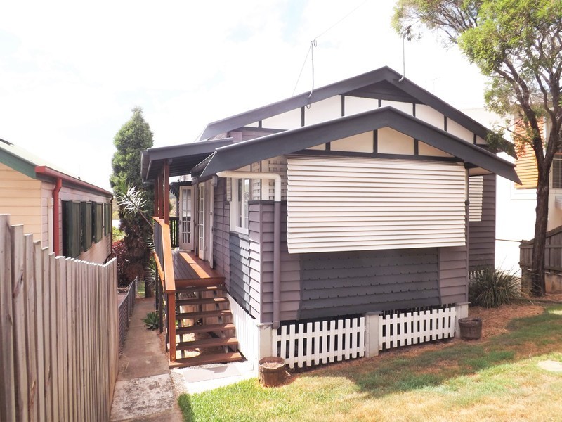 34A Hocking Street, Holland Park West QLD 4121