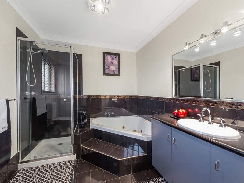 2 Aviance Close, Eight Mile Plains QLD 4113