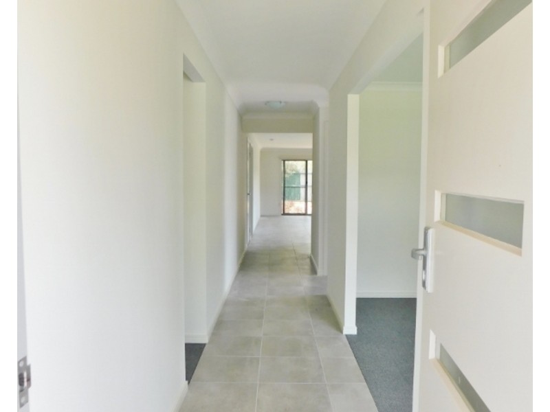 33 Sealy Street, Silkstone QLD 4304