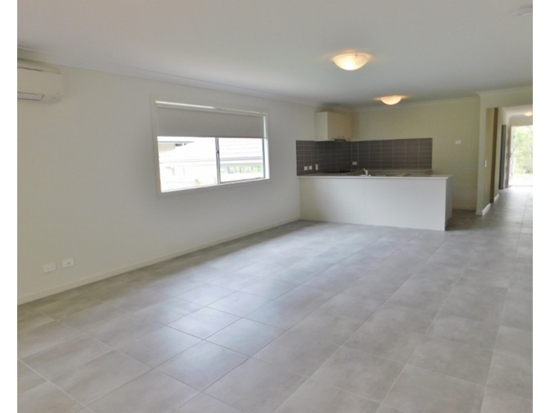 33 Sealy Street, Silkstone QLD 4304