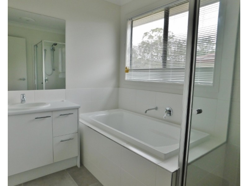 33 Sealy Street, Silkstone QLD 4304