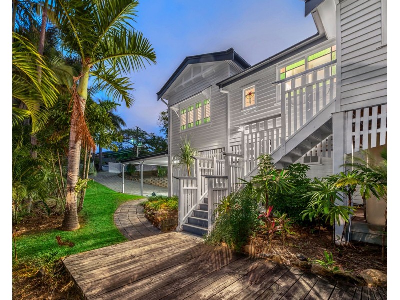 3A Dover Street, Hawthorne QLD 4171