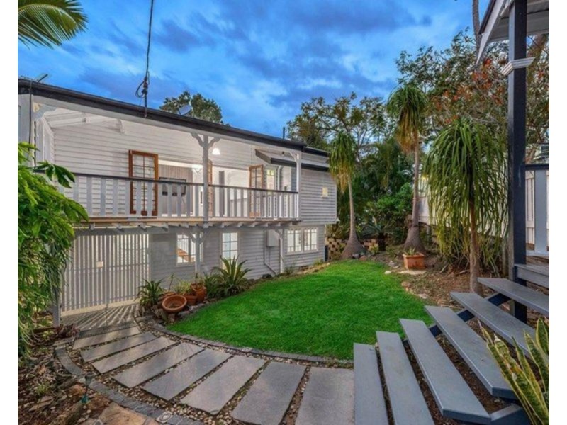 3A Dover Street, Hawthorne QLD 4171