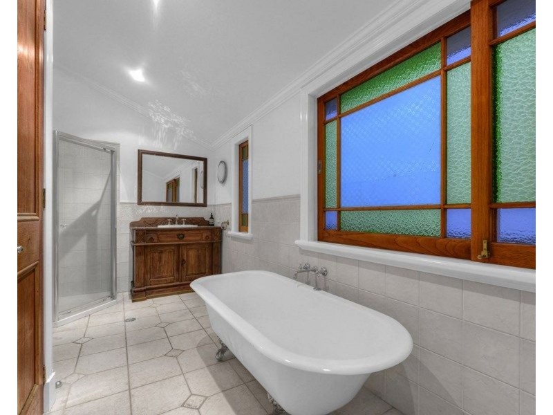 3A Dover Street, Hawthorne QLD 4171