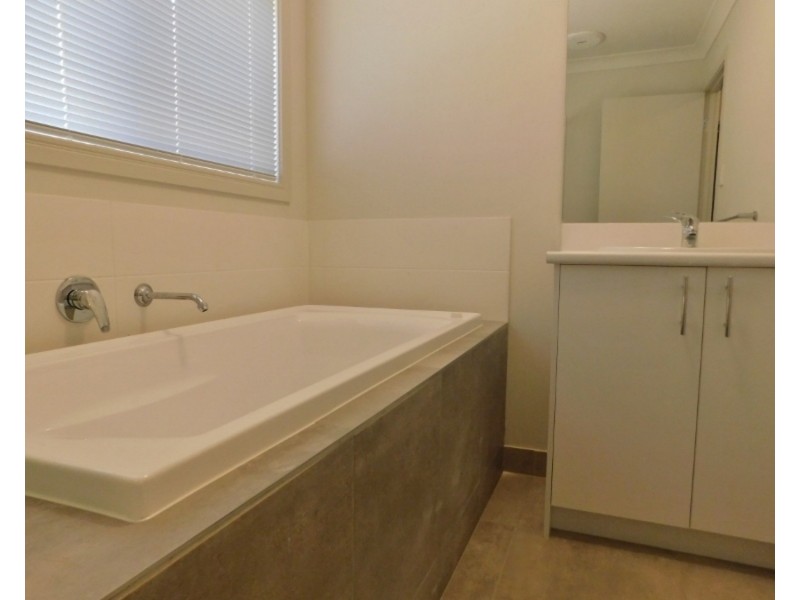 24 Mcpherson Crescent, Coomera QLD 4209