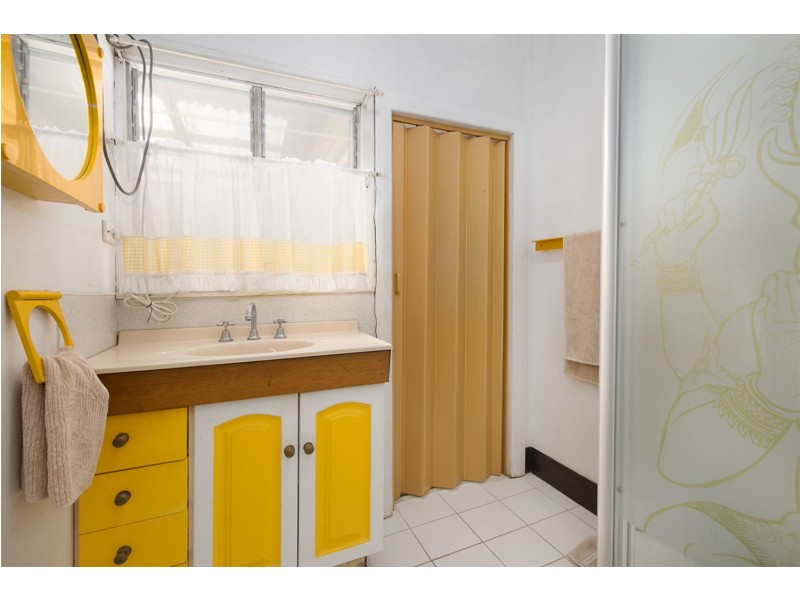 10 Wylie Avenue, Coorparoo QLD 4151