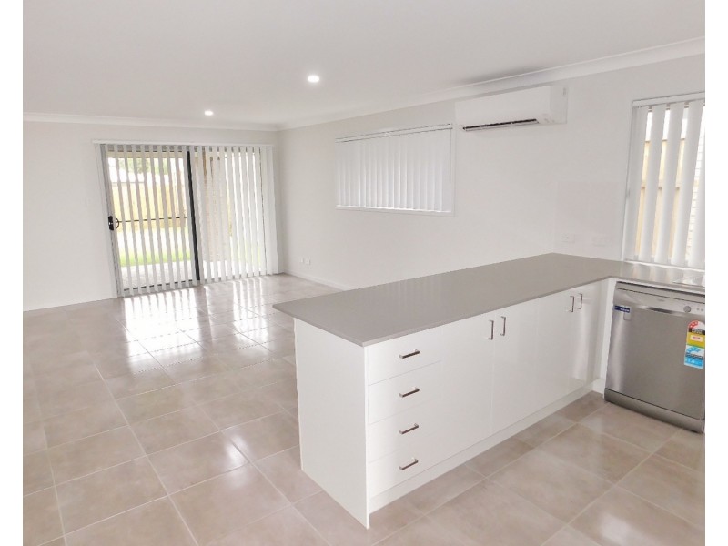 16 Woodrose Circuit, Pimpama QLD 4209