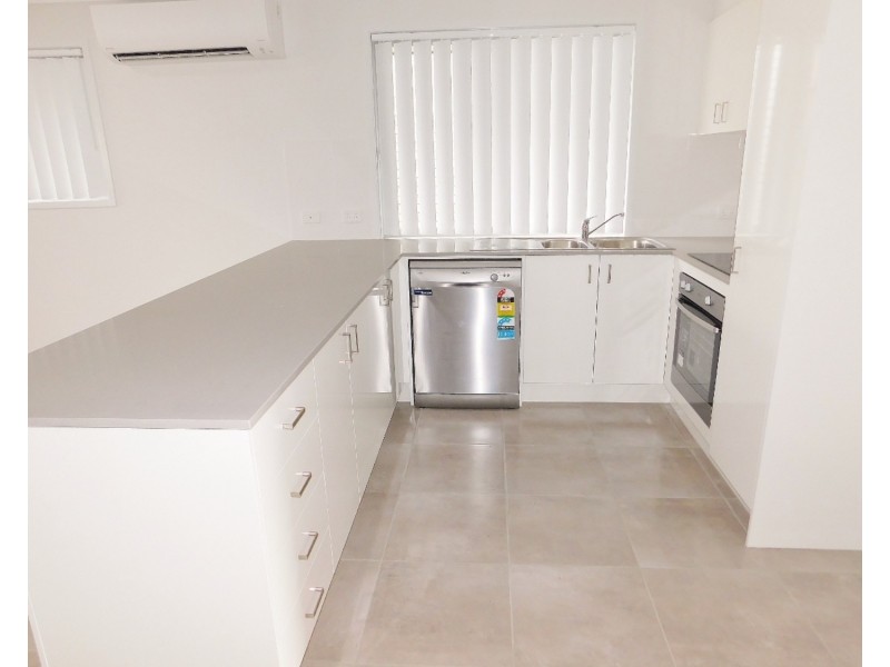 16 Woodrose Circuit, Pimpama QLD 4209