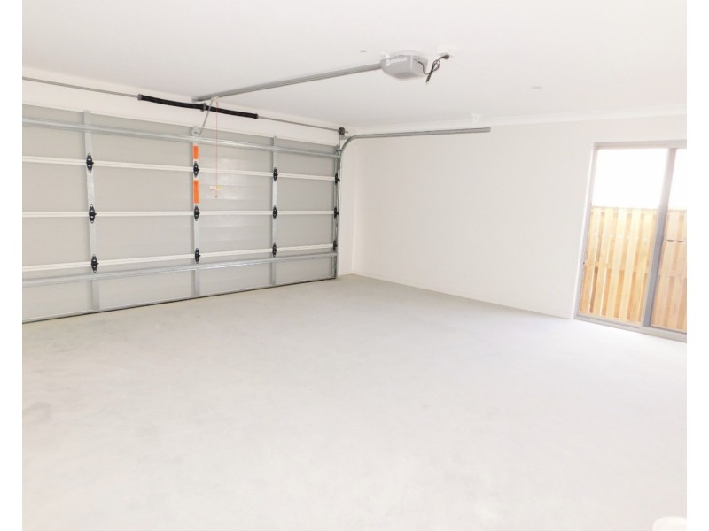 16 Woodrose Circuit, Pimpama QLD 4209