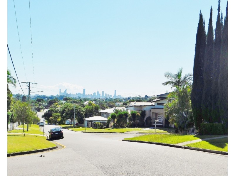 64 Bonneville Street, Holland Park West QLD 4121