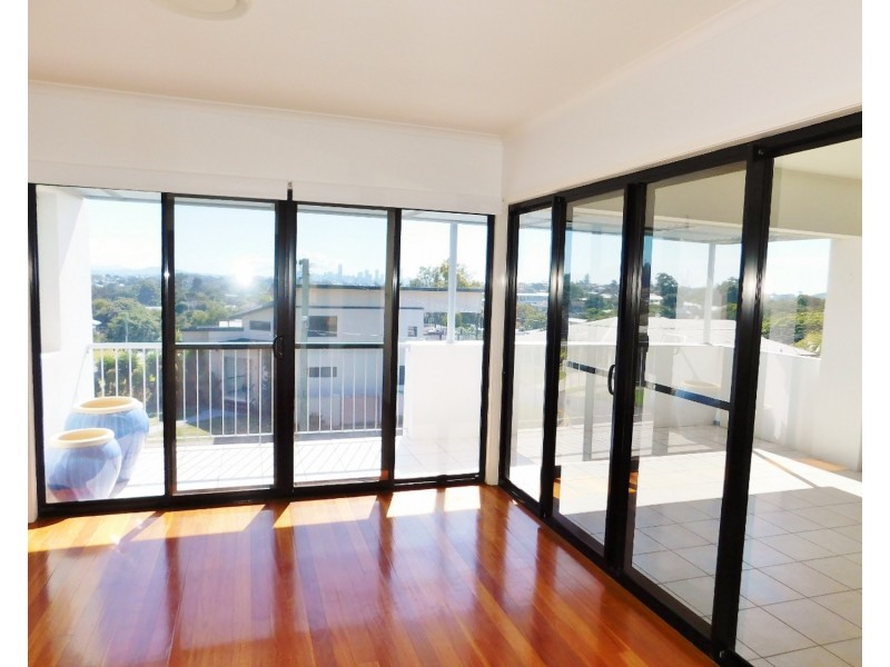 64 Bonneville Street, Holland Park West QLD 4121