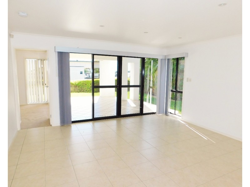 64 Bonneville Street, Holland Park West QLD 4121