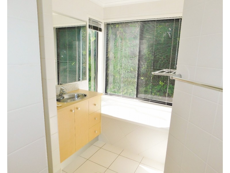 64 Bonneville Street, Holland Park West QLD 4121