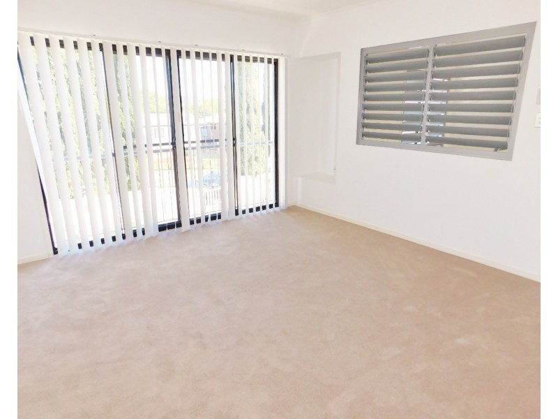 64 Bonneville Street, Holland Park West QLD 4121