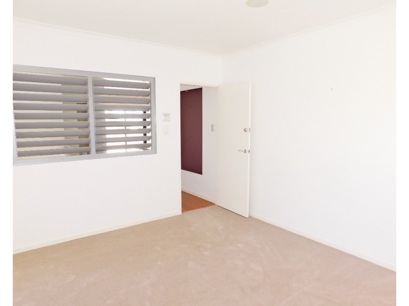 64 Bonneville Street, Holland Park West QLD 4121