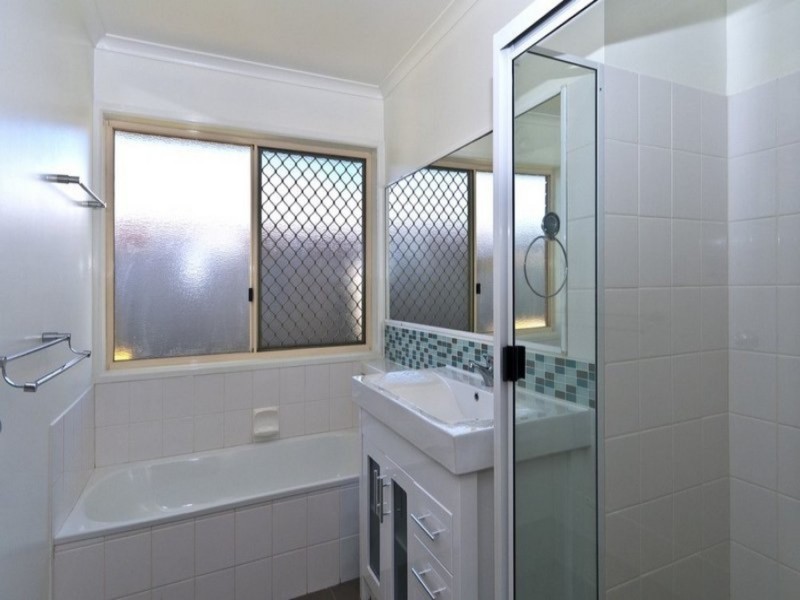 15 Poinsettia Court, Middle Ridge QLD 4350