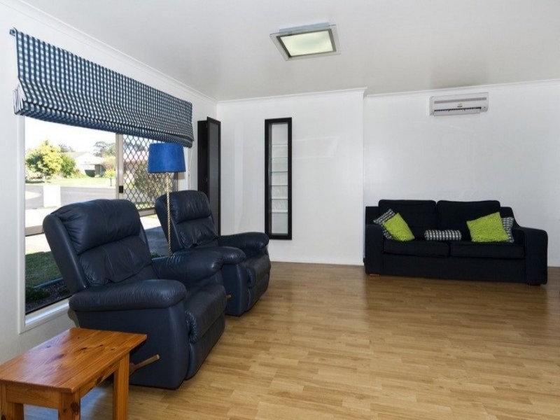 15 Poinsettia Court, Middle Ridge QLD 4350