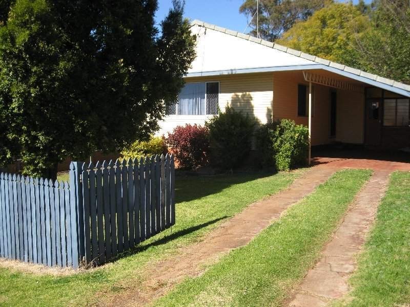 8 Norah Street, Centenary Heights QLD 4350